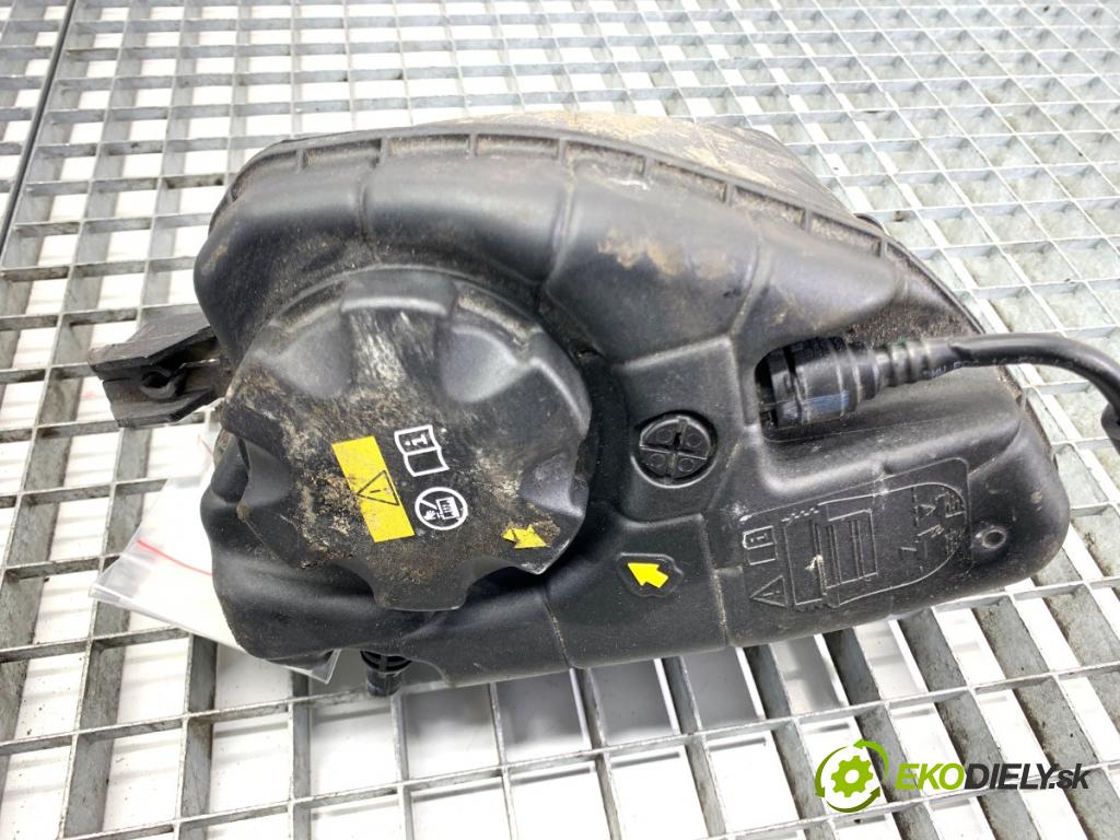 BMW G31 Kombi 2020 140 kW 520 d 1995 nádržka vyrovnávací kapaliny chadicího 9884859