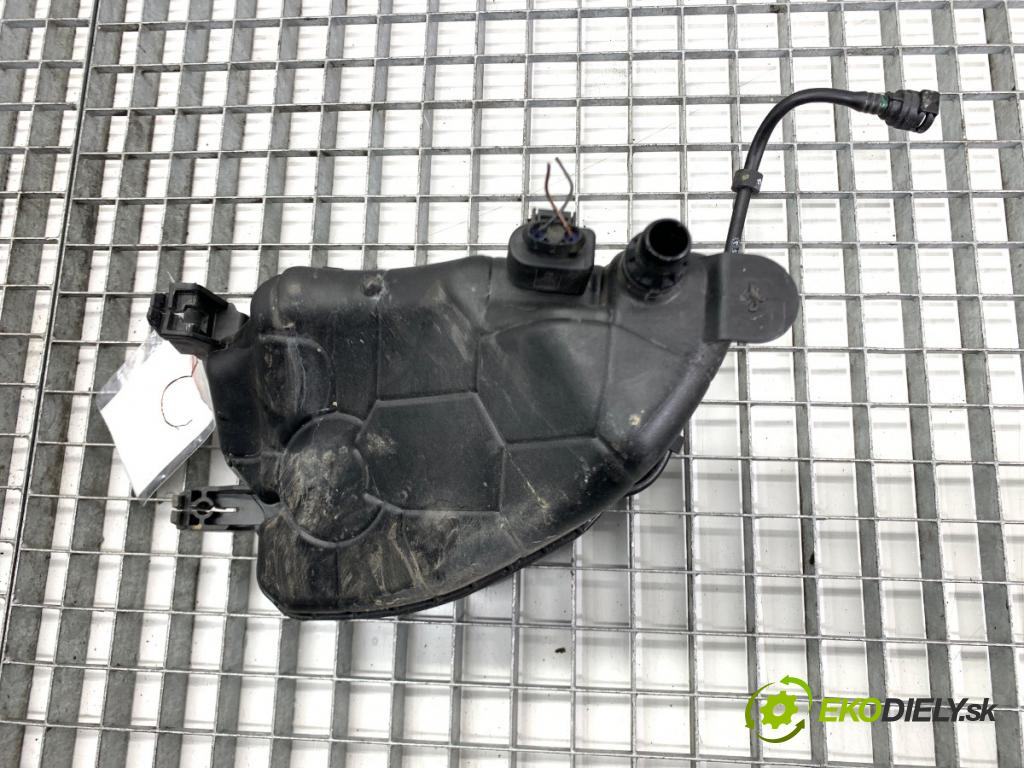 BMW G31 Kombi 2020 140 kW 520 d 1995 nádržka vyrovnávací kapaliny chadicího 9884859