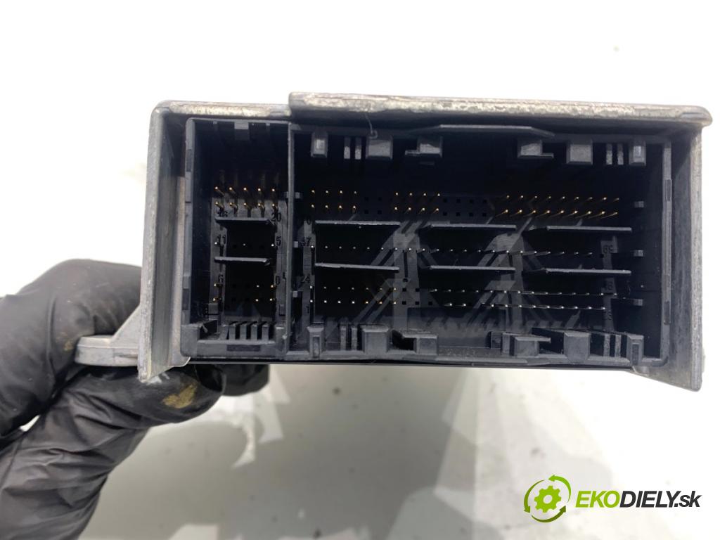 BMW G31 Kombi 2020 140 kW 520 d 1995 senzor airbag 9890599 (Snímač)