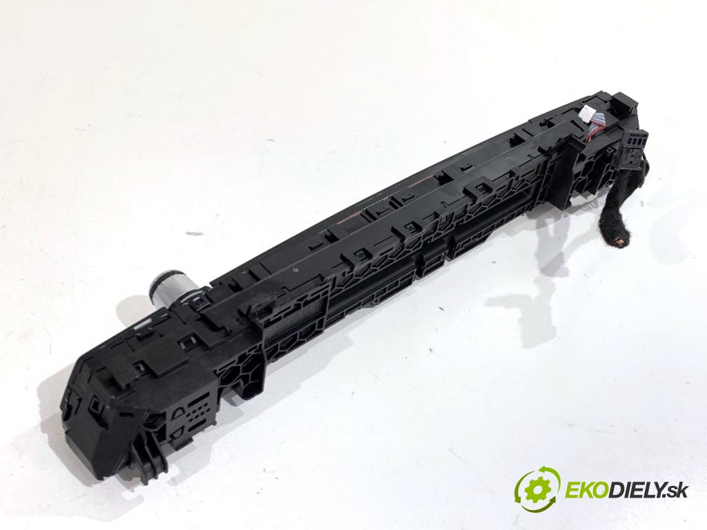 BMW G31 Kombi 2020 140 kW 520 d 1995 Panel ovládania radia  (Prepínacie páčky pod volantom)