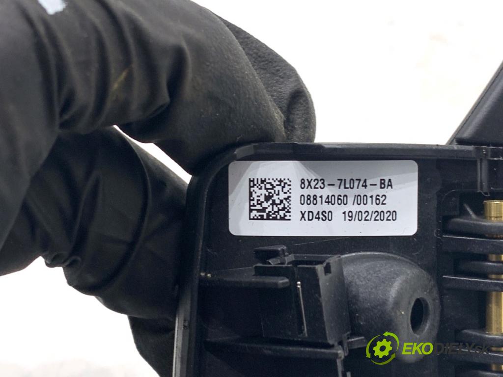 JAGUAR E-PACE SUV 2020 132 kW 2.0 D180 AWD 1999 lopatky: 8X23-7L074-AA