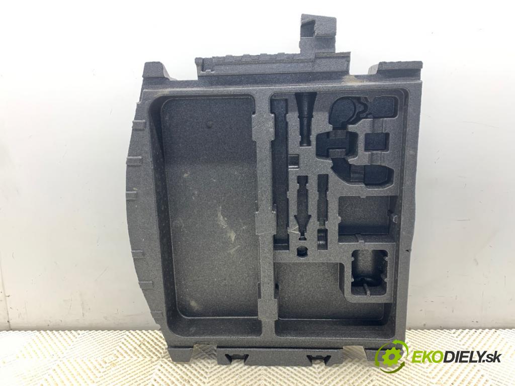 JAGUAR E-PACE SUV 2020 132 kW 2.0 D180 AWD 1999 vložka kufra polystyrenové J9C3-19G381-AC