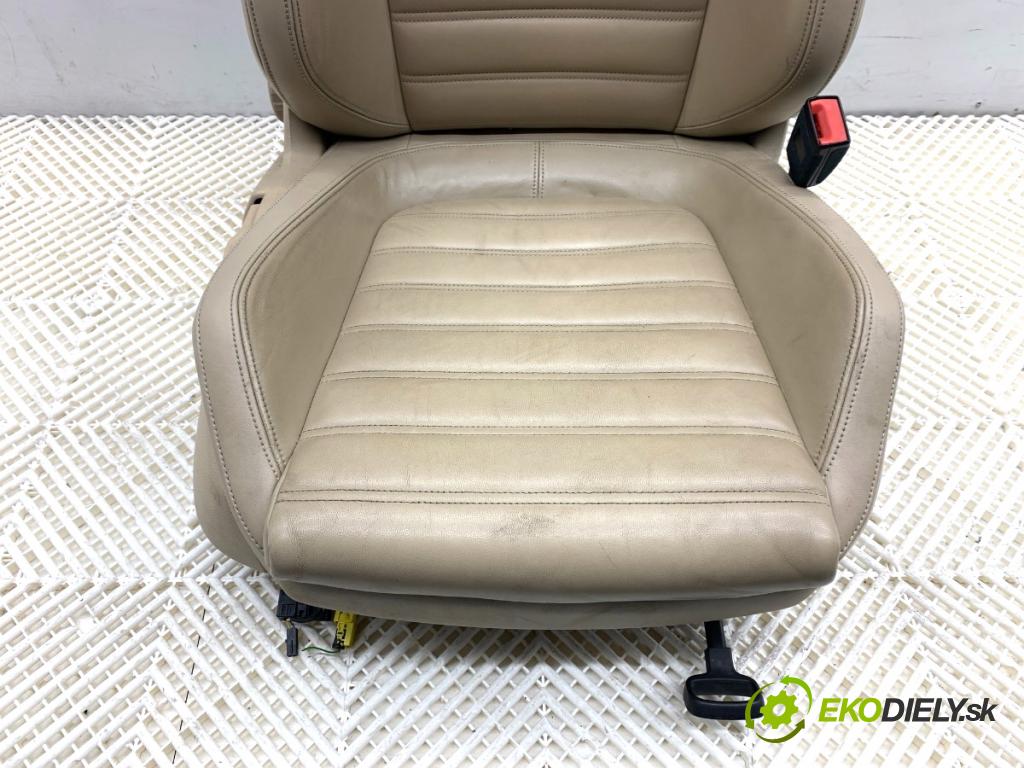 VW PASSAT B7 sedan 2013 103 kW 2.0 TDI 1968 Sedadlo pravy predný