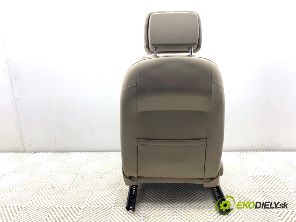 VW PASSAT B7 sedan 2013 103 kW 2.0 TDI 1968 Sedadlo pravy predný