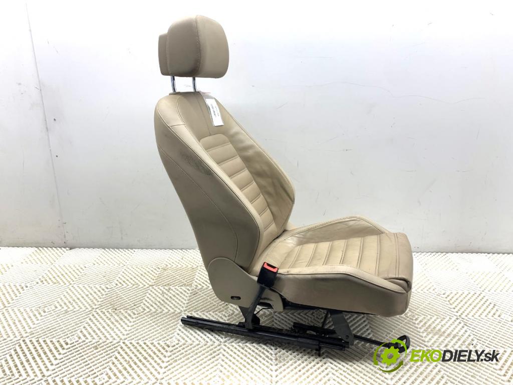VW PASSAT B7 sedan 2013 103 kW 2.0 TDI 1968 Sedadlo ľavy predný