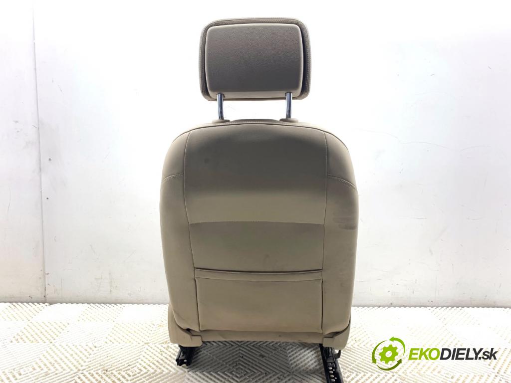 VW PASSAT B7 sedan 2013 103 kW 2.0 TDI 1968 Sedadlo ľavy predný