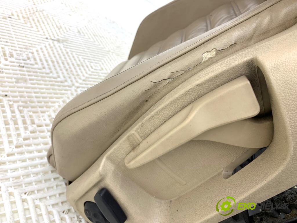 VW PASSAT B7 sedan 2013 103 kW 2.0 TDI 1968 Sedadlo ľavy predný