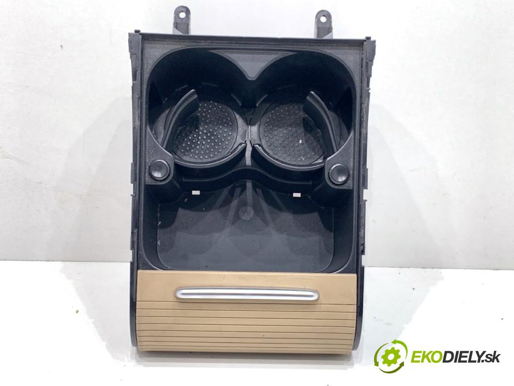 VW PASSAT B7 sedan 2013 103 kW 2.0 TDI 1968 Držiak na nápoje 3C0858329H (Držiak (úchyt) na nápoje)