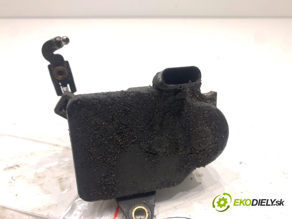 MERCEDES-BENZ W218 Kombi 2016 190 kW CLS 350 d 4-matic (218.994) 2987 nastavovač svod, potrubí  (Motorek ostatní)