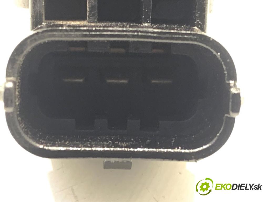 MERCEDES-BENZ W218 Kombi 2016 190 kW CLS 350 d 4-matic (218.994) 2987 snímač pozice vačkového hřídele A0051531328 (Snímač polohy klikového hřídele)