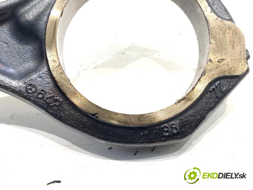 MERCEDES-BENZ W218 Kombi 2016 190 kW CLS 350 d 4-matic (218.994) 2987 PÍST: ojnice  (Píst)