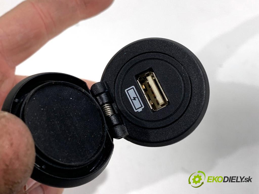 JAGUAR F-PACE SUV 2016 120 kW 2.0 TD4 1999 HNÍZDO: USB C FK72-19010-AB