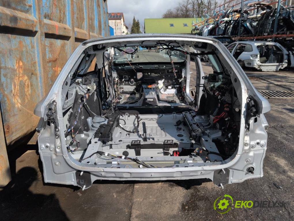 BMW G31 Kombi 2020 140 kW 520 d 1995 karoséria ČTVRŤÁK: Blatník prah strecha PODŁUŻNICA