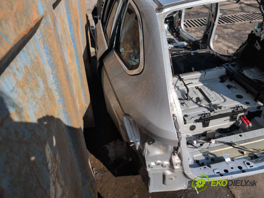 BMW G31 Kombi 2020 140 kW 520 d 1995 karoséria ČTVRŤÁK: Blatník prah strecha PODŁUŻNICA
