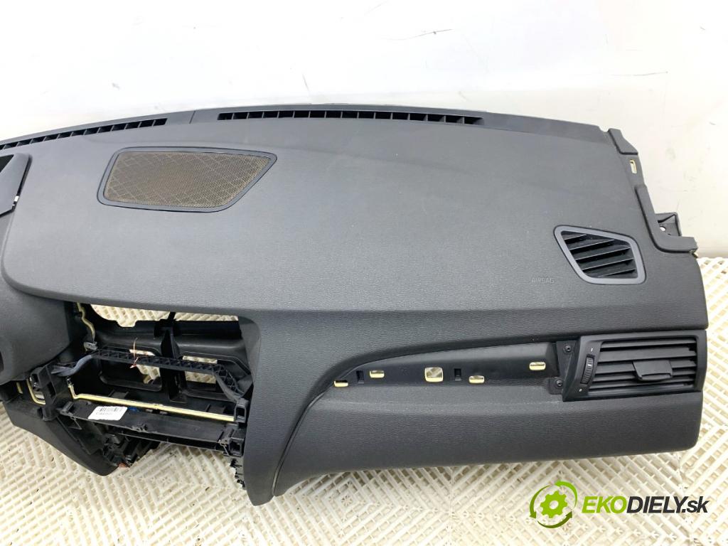 BMW F25 SUV 2016 180 kW xDrive 28 i 1997 palubní doska POLŠTÁŘ: spolujezdce