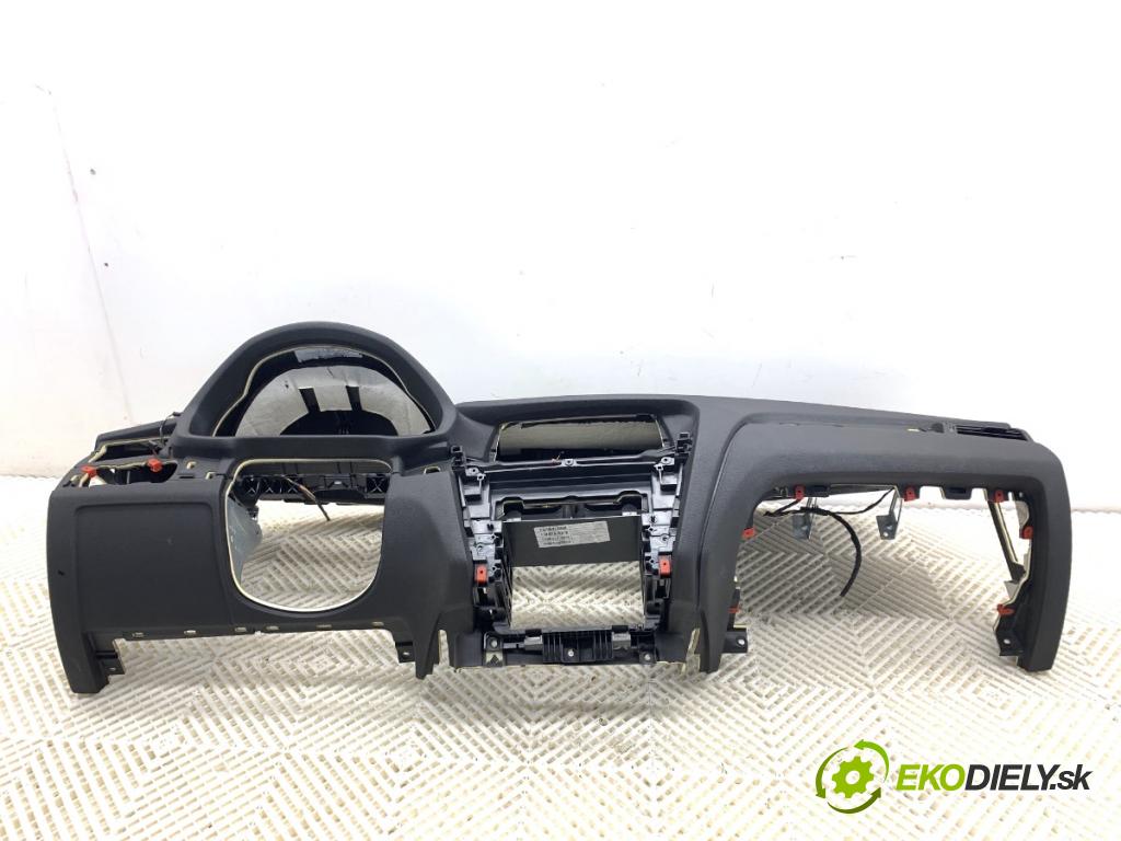 BMW F25 SUV 2016 180 kW xDrive 28 i 1997 palubní doska POLŠTÁŘ: spolujezdce