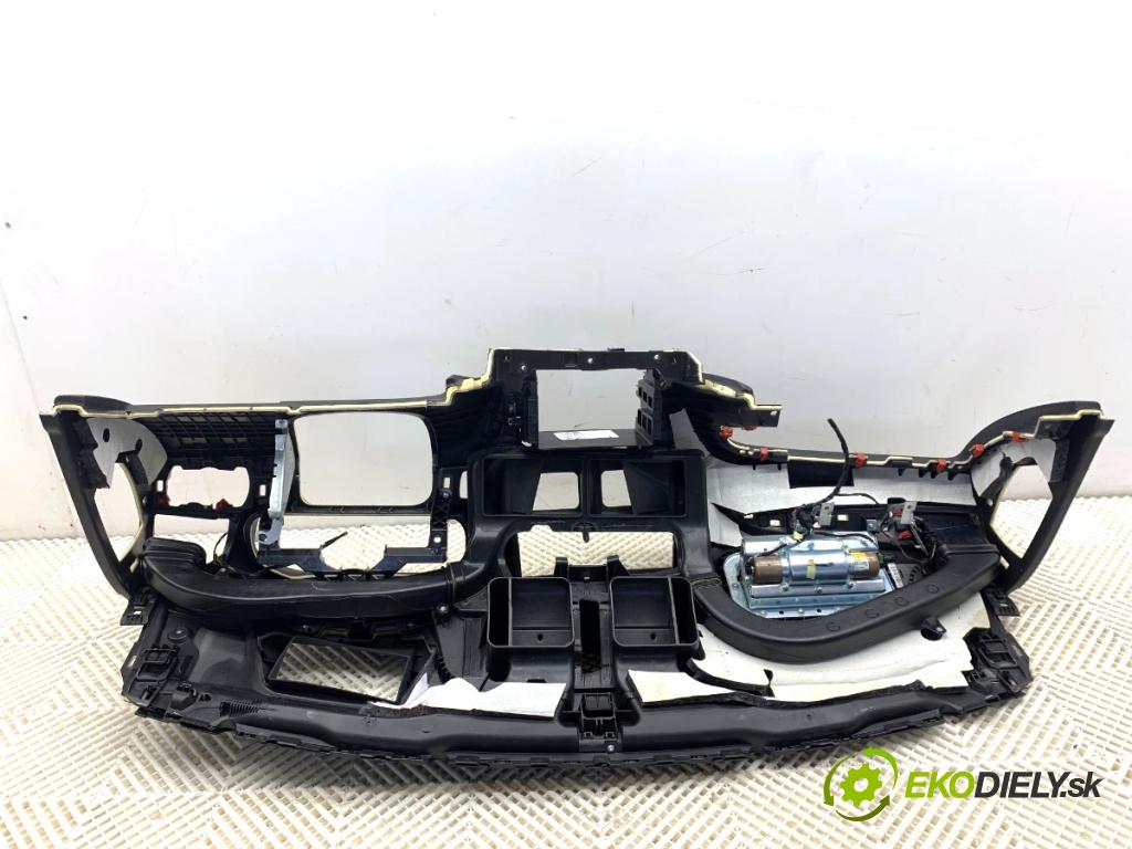 BMW F25 SUV 2016 180 kW xDrive 28 i 1997 palubní doska POLŠTÁŘ: spolujezdce