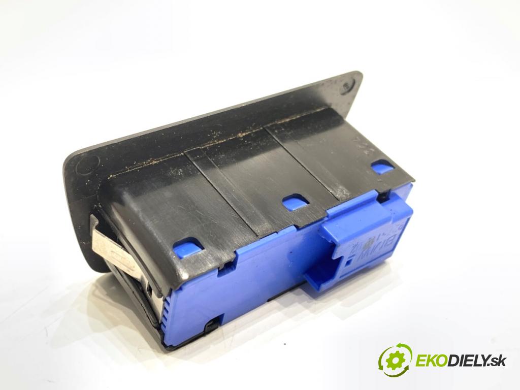 BMW F31 Kombi 2014 135 kW 320 d xDrive 1995 vypínač otevírání dveří 9275119