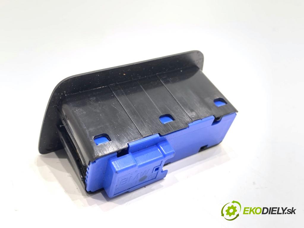 BMW F31 Kombi 2014 135 kW 320 d xDrive 1995 vypínač otevírání dveří 9275119