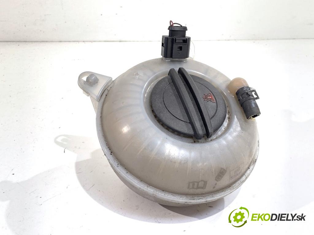 VW GOLF VII Kombi 2015 110 kW 2.0 TDI 1968 nádržka vyrovnávací kapaliny chadicího 5Q0121407G