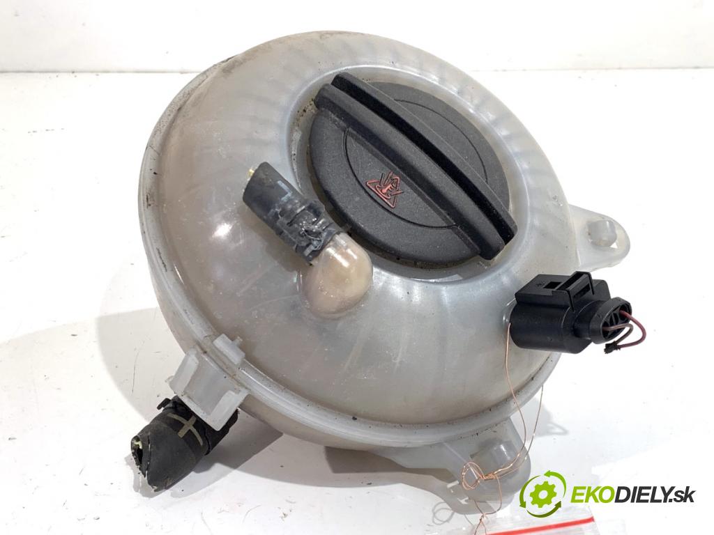 VW GOLF VII Kombi 2015 110 kW 2.0 TDI 1968 nádržka vyrovnávací kapaliny chadicího 5Q0121407G