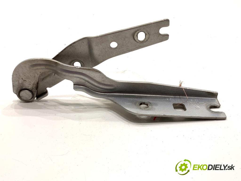 VW GOLF VII Kombi 2015 110 kW 2.0 TDI 1968 Záves kapoty pravy predný 5G0823302B