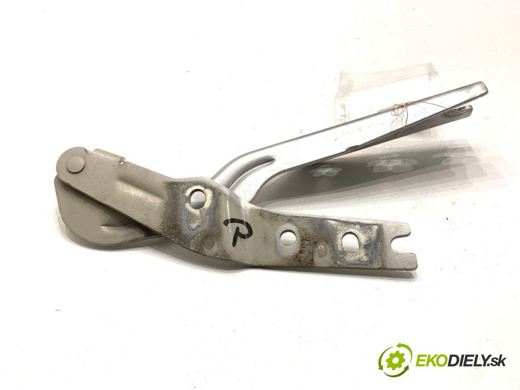 VW GOLF VII Kombi 2015 110 kW 2.0 TDI 1968 Záves kapoty pravy predný 5G0823302B