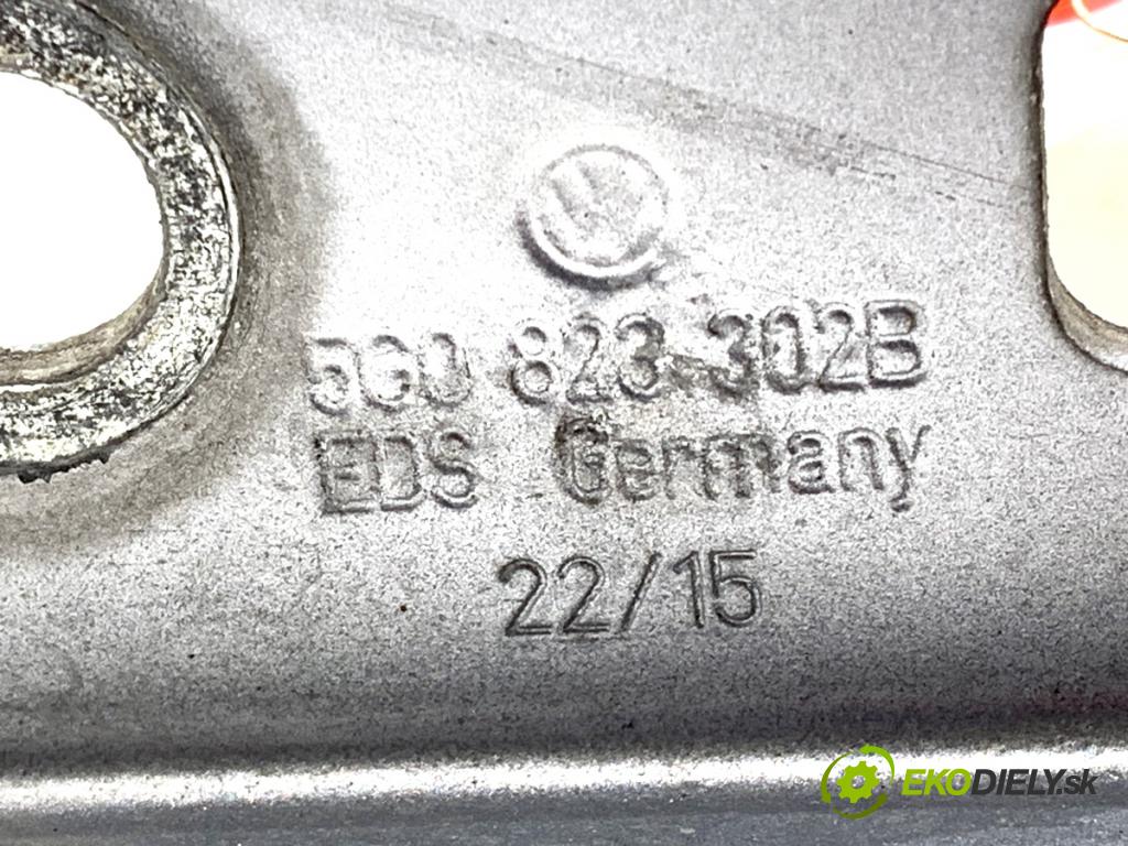 VW GOLF VII Kombi 2015 110 kW 2.0 TDI 1968 závěs kapoty pravý přední část 5G0823302B