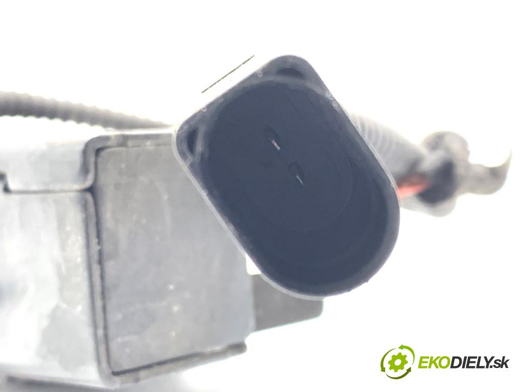 VW GOLF VII Kombi 2015 110 kW 2.0 TDI 1968 zámok kapoty predný 5G1823509B