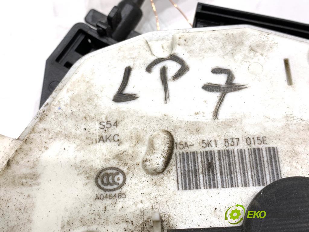 VW GOLF VII Kombi 2015 110 kW 2.0 TDI 1968 zámok Dvere ľavy predný 5K1837015E