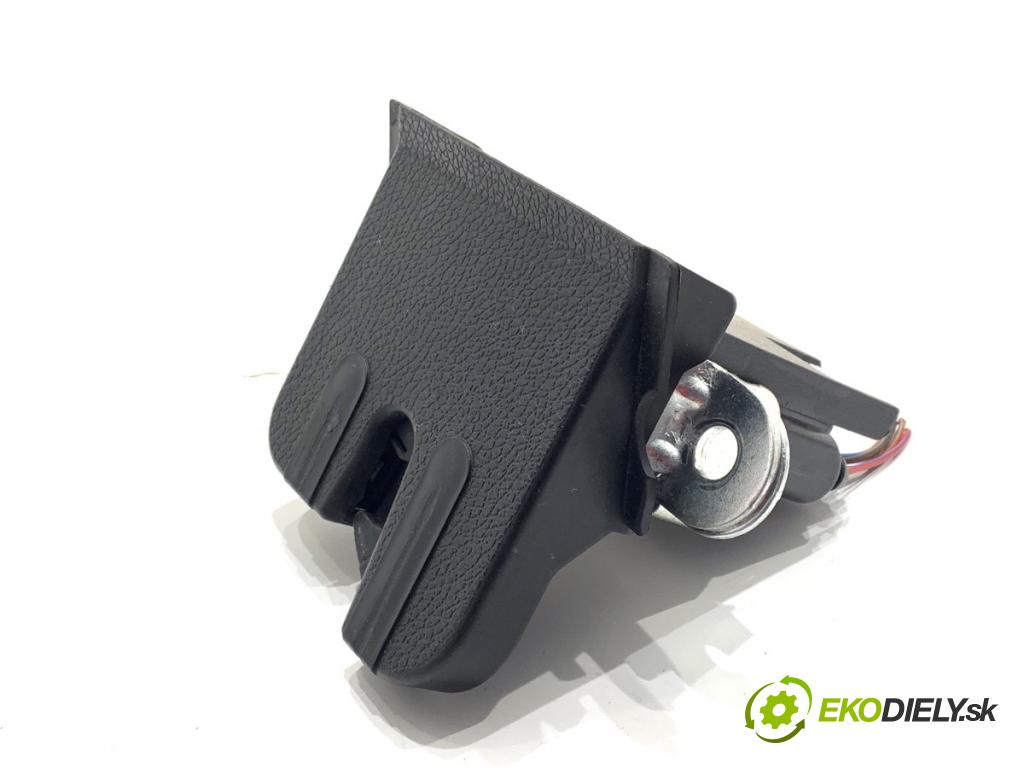 VW GOLF VII Kombi 2015 110 kW 2.0 TDI 1968 zámok dverí zad 5G0827505A