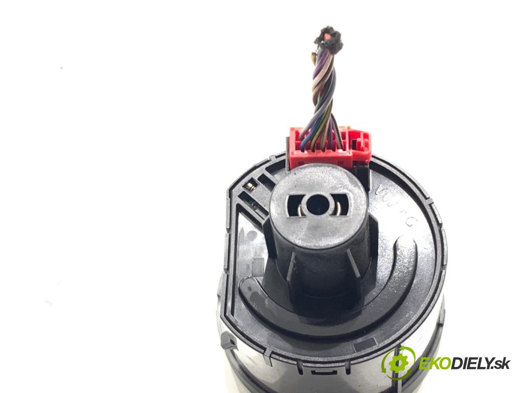 VW GOLF VII Kombi 2015 110 kW 2.0 TDI 1968 Spínač svetiel 5G0941431BD