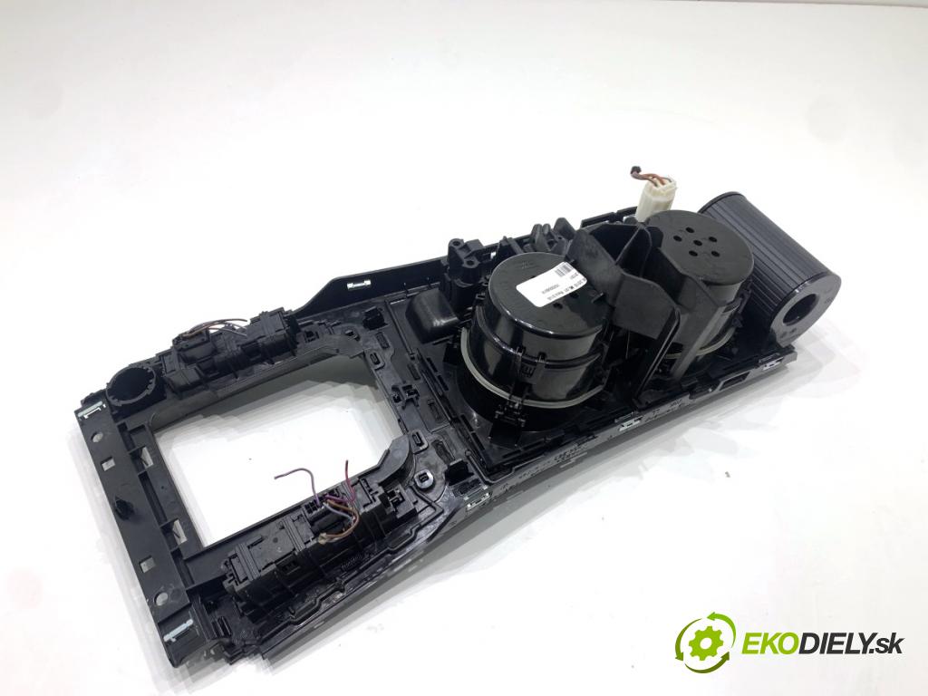 VW GOLF VII Kombi 2015 110 kW 2.0 TDI 1968 držák na nápoje 5G0862631 (Držák nápojů)