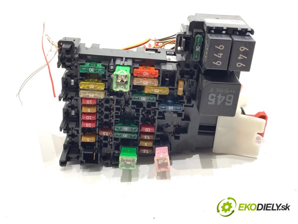 VW GOLF VII Kombi 2015 110 kW 2.0 TDI 1968 skříňka poistková 5Q0937615C (Pojistková skříňka)