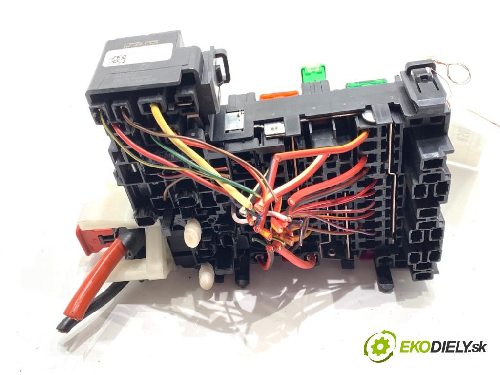 VW GOLF VII Kombi 2015 110 kW 2.0 TDI 1968 skříňka poistková 5Q0937615C (Pojistková skříňka)