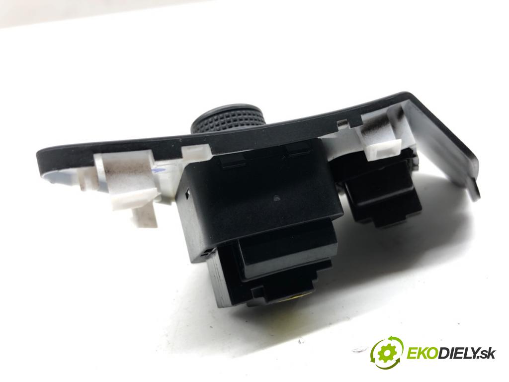 VW GOLF VII Kombi 2015 110 kW 2.0 TDI 1968 přepínač nastavení zpětných zrcátek 5G0959565AG (Páčky pod volantem)