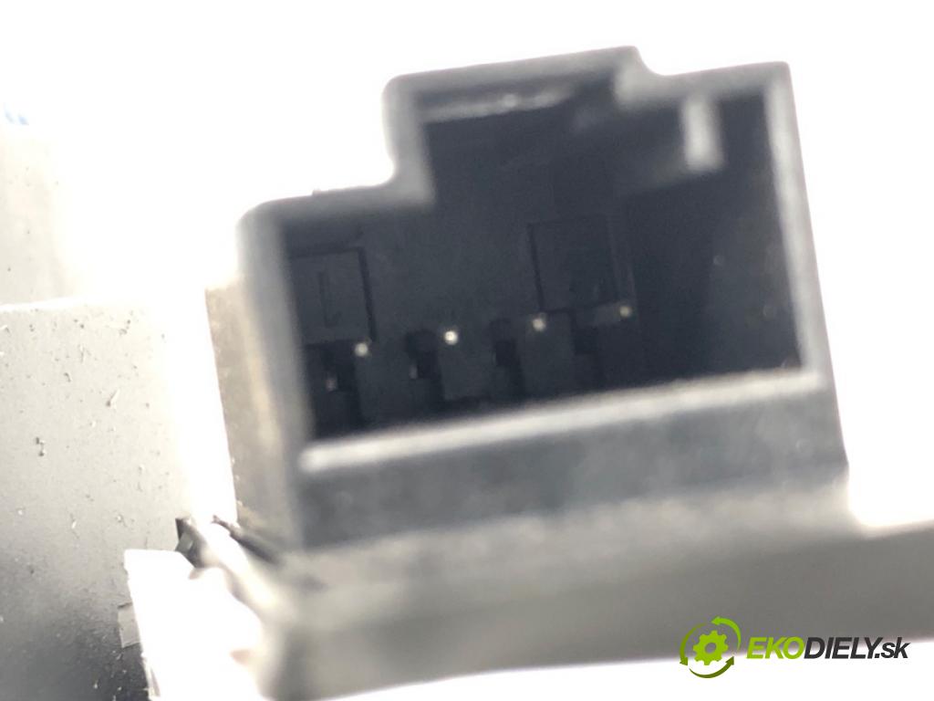 VW GOLF VII Kombi 2015 110 kW 2.0 TDI 1968 přepínač nastavení zpětných zrcátek 5G0959565AG (Páčky pod volantem)