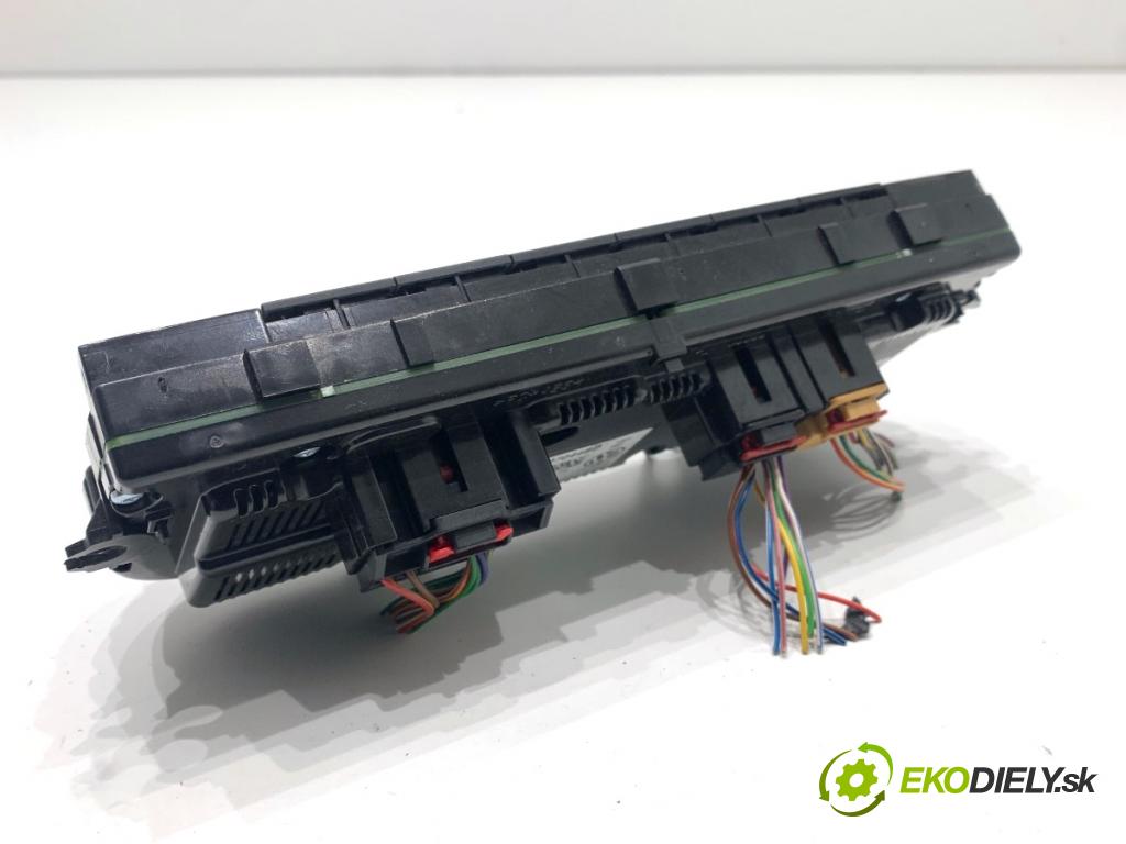 VW GOLF VII Kombi 2015 110 kW 2.0 TDI 1968 Panel ovládania kúrenia 5G0907044BD (Prepínacie páčky pod volantom)