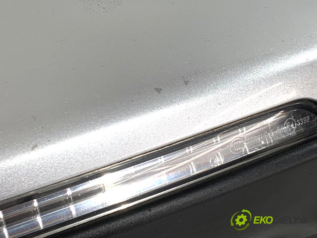 VW GOLF VII Kombi 2015 110 kW 2.0 TDI 1968 Spätné zrkadlo pravy LA7W