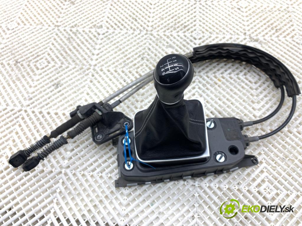 VW GOLF VII Kombi 2015 110 kW 2.0 TDI 1968 kulisa 5Q0711049AQ (Řadicí páka (kulisa) )