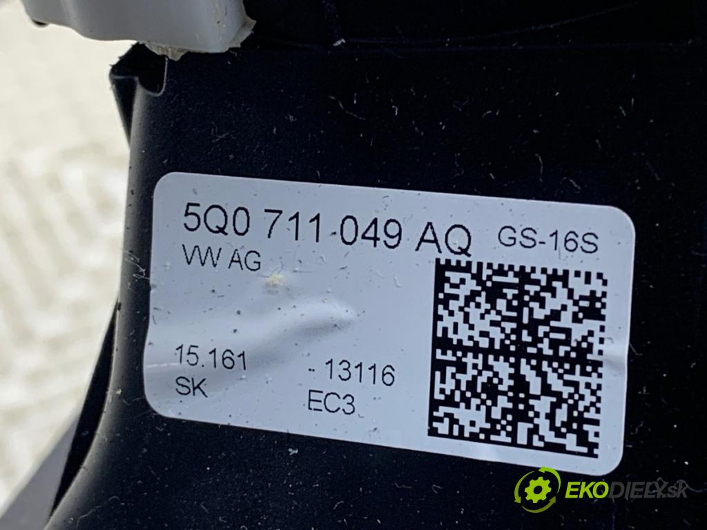 VW GOLF VII Kombi 2015 110 kW 2.0 TDI 1968 kulisa 5Q0711049AQ (Řadicí páka (kulisa) )