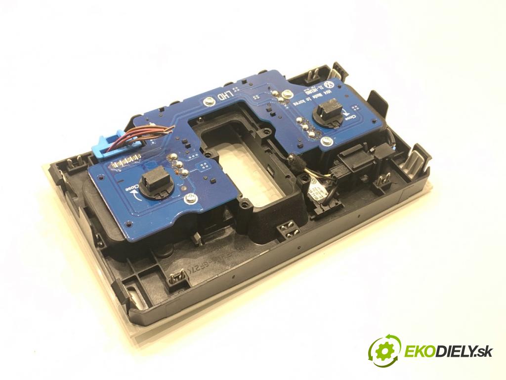 VW GOLF VII Kombi 2015 110 kW 2.0 TDI 1968 světlo stropní 3B0035711B