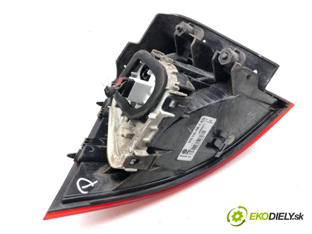 VW GOLF VII Kombi 2015 110 kW 2.0 TDI 1968 Svetlo pravy zad 5G9945096C