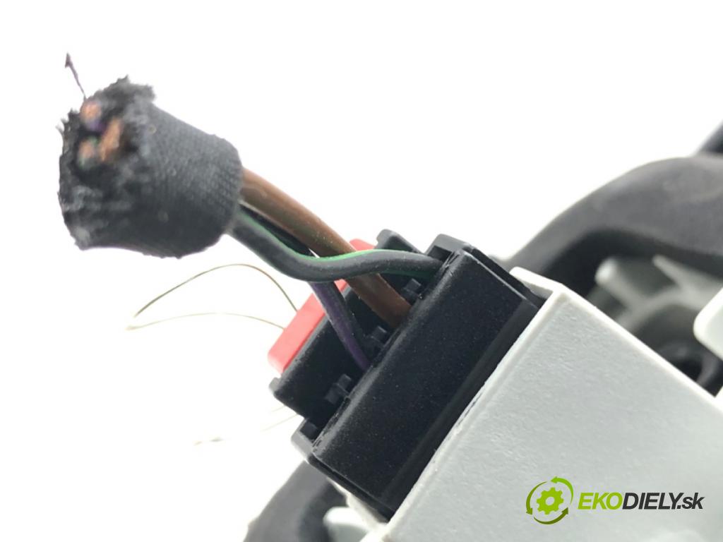 VW GOLF VII Kombi 2015 110 kW 2.0 TDI 1968 Svetlo pravy zad 5G9945096C