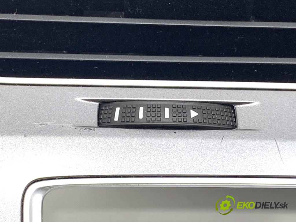 VW GOLF VII Kombi 2015 110 kW 2.0 TDI 1968 Mriežky kúrenia predný 5G1819743