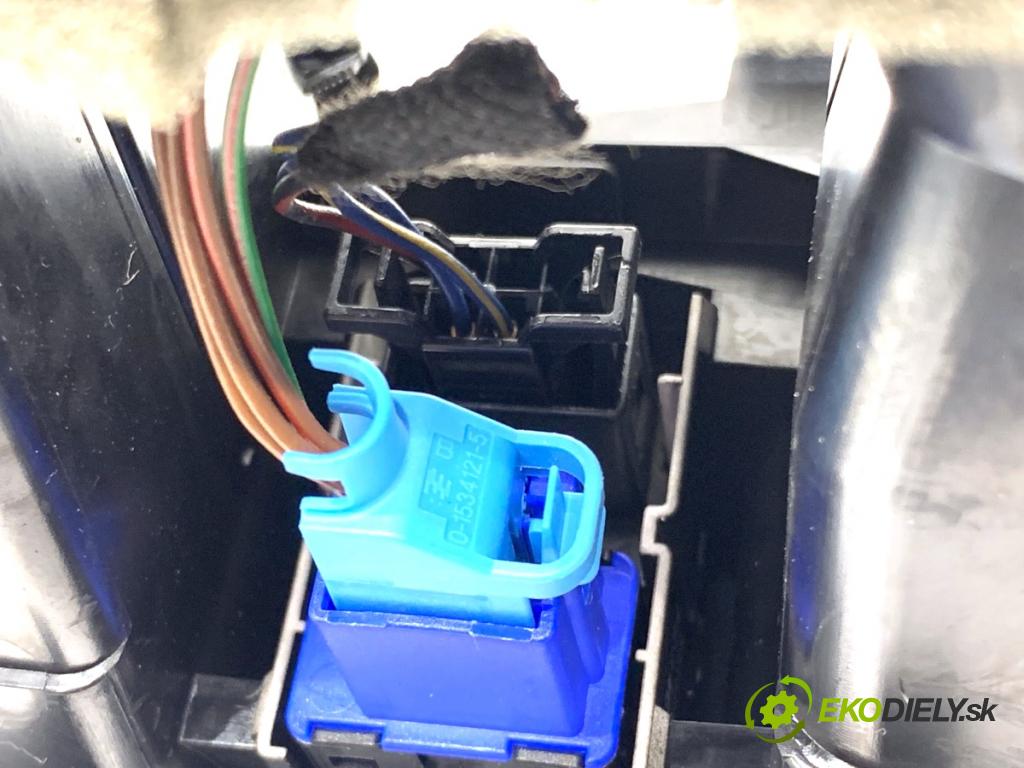 VW GOLF VII Kombi 2015 110 kW 2.0 TDI 1968 Mriežky kúrenia predný 5G1819743