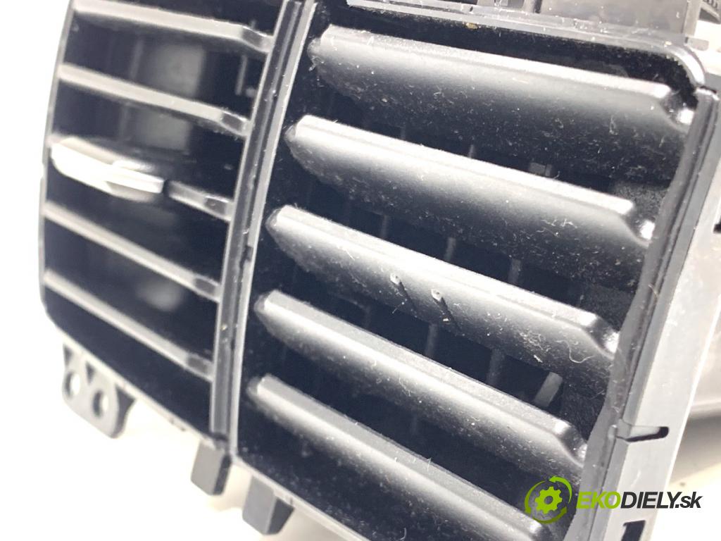 VW GOLF VII Kombi 2015 110 kW 2.0 TDI 1968 Mriežky kúrenia zad 5G0819203