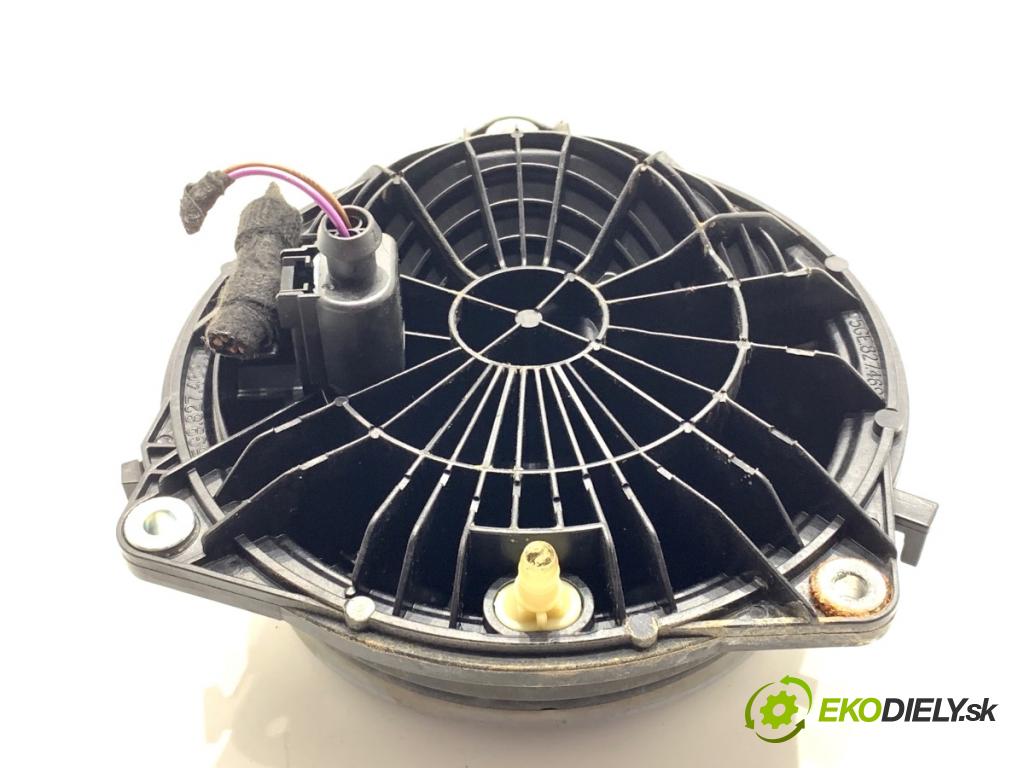 VW GOLF VII Kombi 2015 110 kW 2.0 TDI 1968 klika dveří zadní část LA7W 5GE827469D