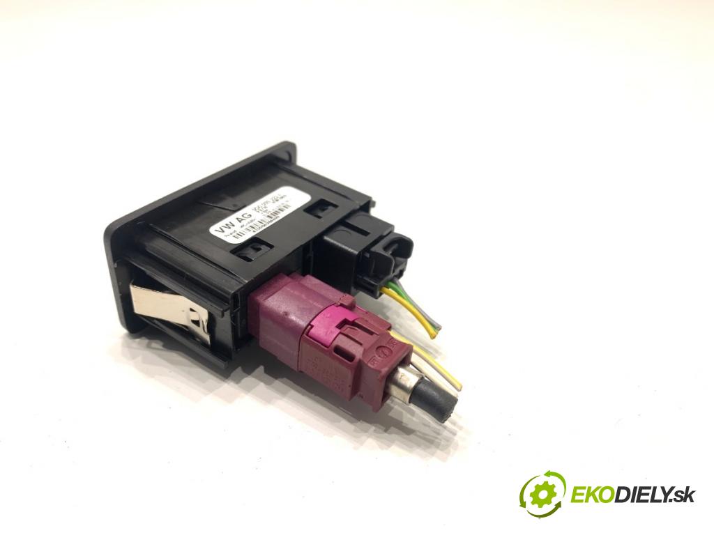 VW GOLF VII Kombi 2015 110 kW 2.0 TDI 1968 HNÍZDO: USB 5G0035222F