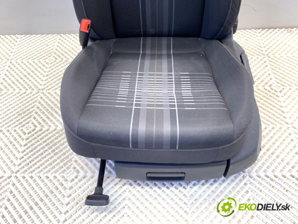 VW GOLF VII Kombi 2015 110 kW 2.0 TDI 1968 Sedadlo ľavy predný